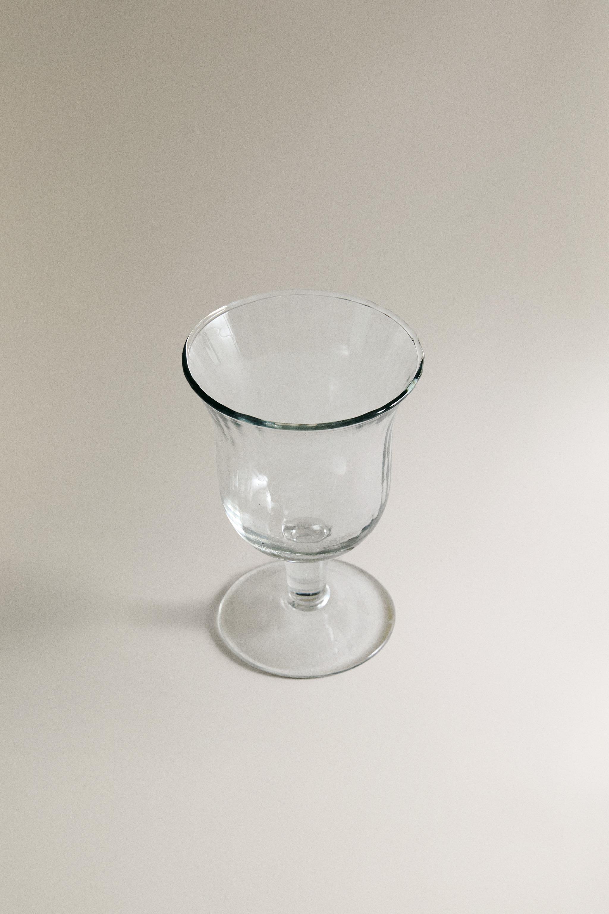 FACETED RAISED DESIGN WINE GLASS
